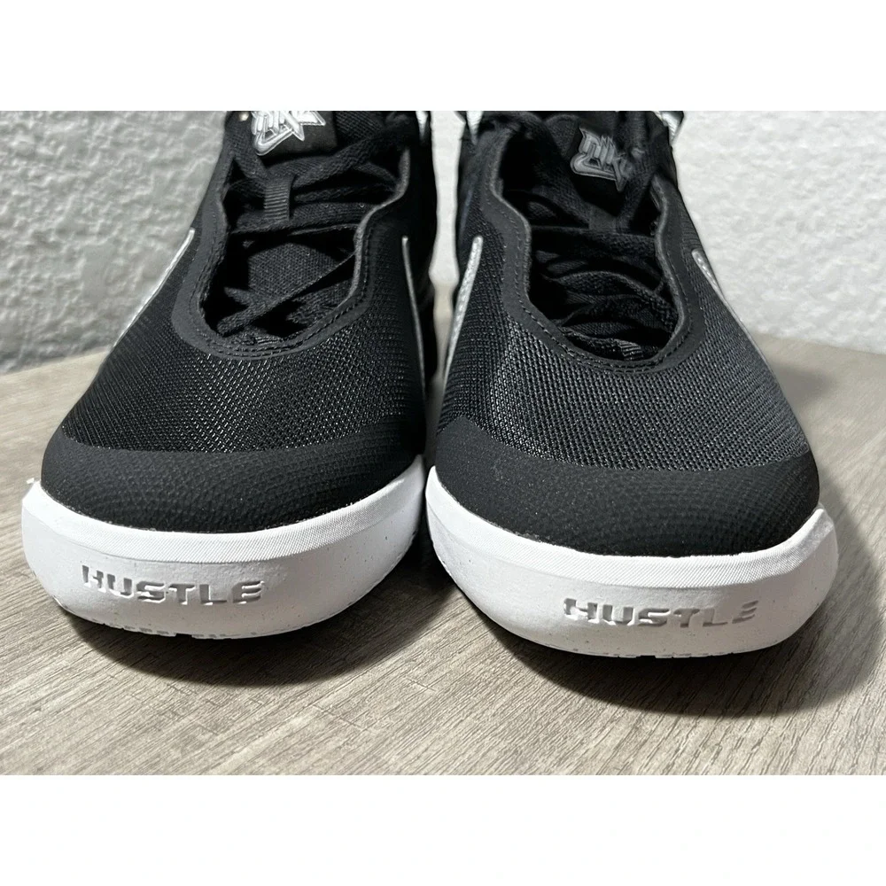 Nike Team Hustle D 10nBoys Basketball Sneaker‎ Shoe Black Size 4.5Y CW6735-004